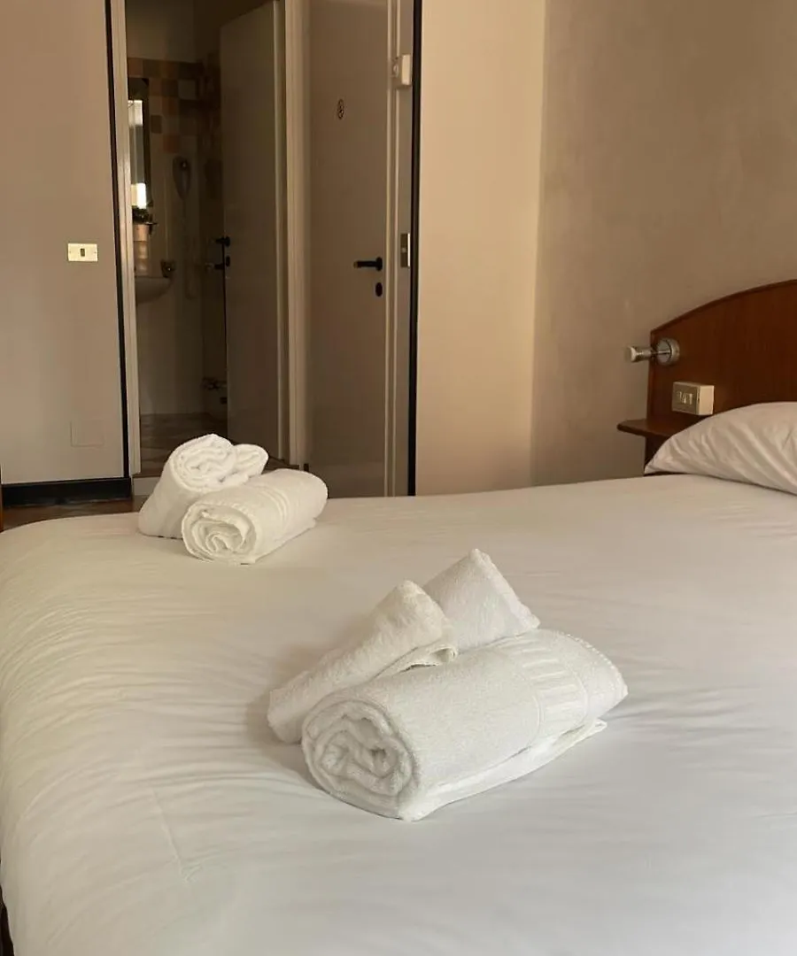 Hotel Montecodeno Varenna 3*,